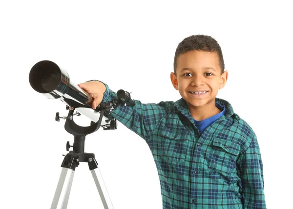 Niño Afroamericano Con Telescopio Sobre Fondo Blanco — Foto de Stock