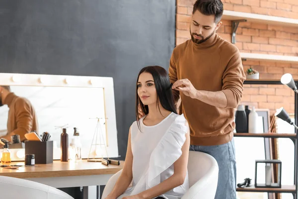 Hairdresser Working Client Salon — Stock Photo, Image