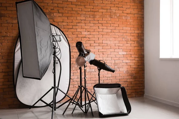 Interieur Van Moderne Fotostudio Met Bakstenen Muur — Stockfoto