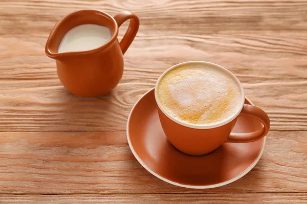 Cup Hot Coffee Jug Milk Wooden Table — Stock Photo, Image