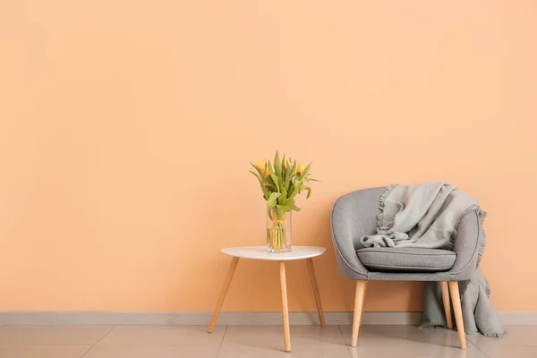 Interior Modern Room Comfortable Armchair Table Spring Flowers Color Wall — Stock Photo, Image