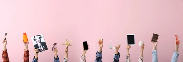 Many Hands Travel Items Color Background — Stock Photo, Image