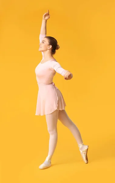 Bella Giovane Ballerina Sfondo Colori — Foto Stock