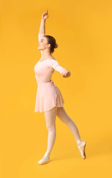 Mooie Jonge Ballerina Kleur Achtergrond — Stockfoto