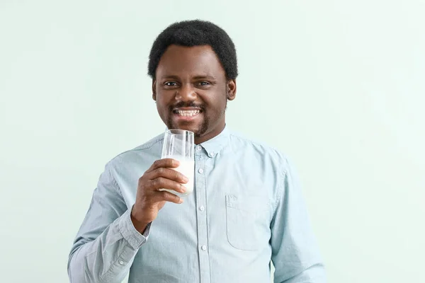 Young African American Man Milk Color Background — Stock Photo, Image