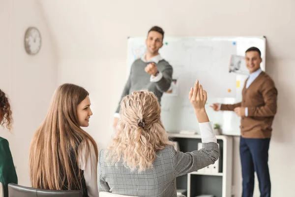 Interior Designers Teaching Young People Office — Stock Photo, Image