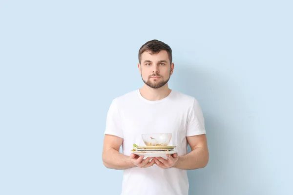 Man Dirty Dishes Color Background — Stock Photo, Image