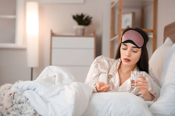 Young Woman Taking Pills Insomnia Bedroom — Stock Photo, Image