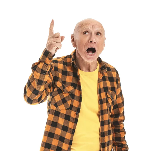 Porträt Eines Älteren Mannes Mit Erhobenem Zeigefinger Auf Weißem Hintergrund — Stockfoto