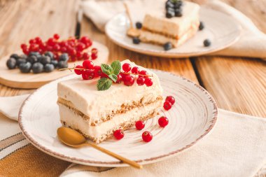 Tabakta lezzetli tiramisu var.