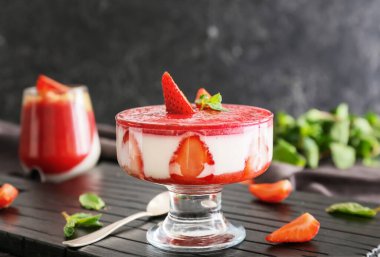 Lezzetli panna cotta.