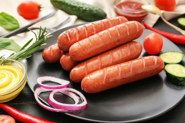 Plate Tasty Grilled Sausages Vegetables Table — Stock Photo, Image