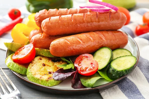 Plate Tasty Grilled Sausages Vegetables Table — Stock Photo, Image