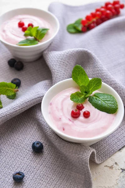 Bowls Tasty Yogurt Berries Table — Stock Photo, Image