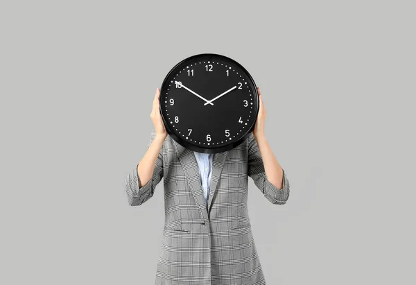 Businesswoman Clock Grey Background Time Management Concept — Stock Photo, Image