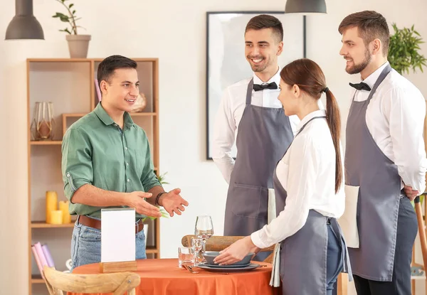 Ungdomar Som Deltar Yrkesinriktade Servitörkurser — Stockfoto