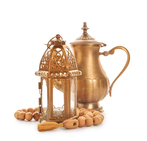 白色背景的穆斯林灯 茶壶和塔斯比 — 图库照片