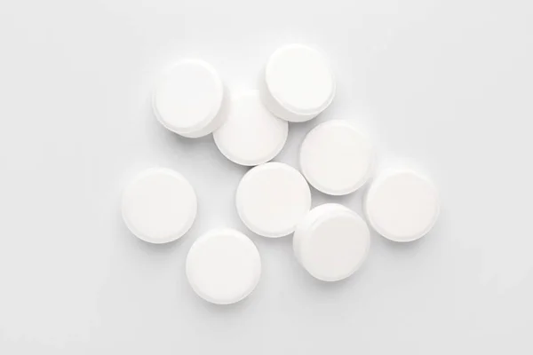 Egy Halom Tabletta Fehér Alapon — Stock Fotó