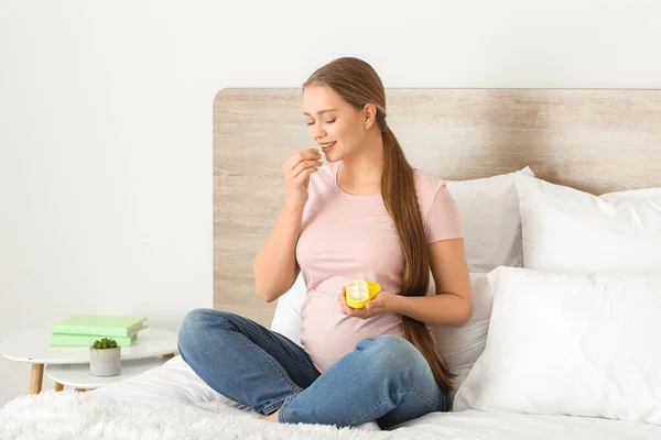 Young Pregnant Woman Taking Pill Home — Stock Photo, Image