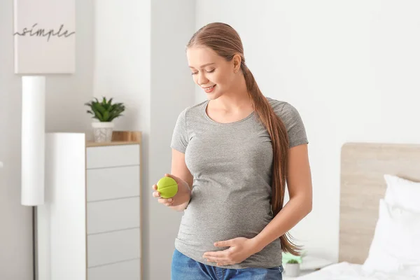 Mujer Embarazada Joven Con Caja Pastillas Casa —  Fotos de Stock