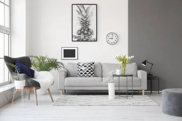 Interior Dari Ruangan Modern Dengan Sofa Yang Nyaman — Stok Foto
