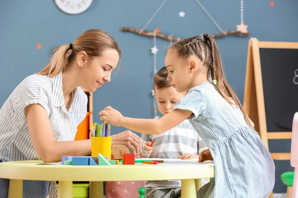 Nanny Cute Little Children Playing Drawing Home — Stock Photo, Image