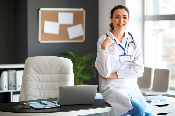 Portrait Young Female Doctor Clinic — Stock Photo, Image
