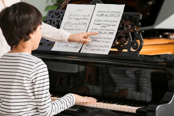 Insegnante Musica Privata Che Lezioni Pianoforte Bambino — Foto Stock