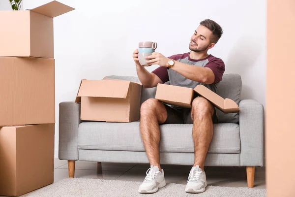 Young Man Unpacking Moving Boxes His New Home — Stock Photo, Image