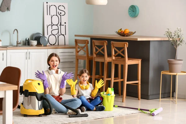 Happy Woman Her Little Daughter Vacuum Cleaner Kitchen — Stock Photo, Image