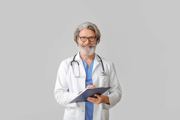 Portrait Senior Male Doctor Grey Background — Stock Photo, Image