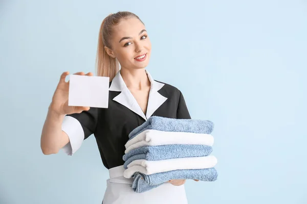 Beautiful Young Chambermaid Towels Business Card Color Background — Stock Photo, Image