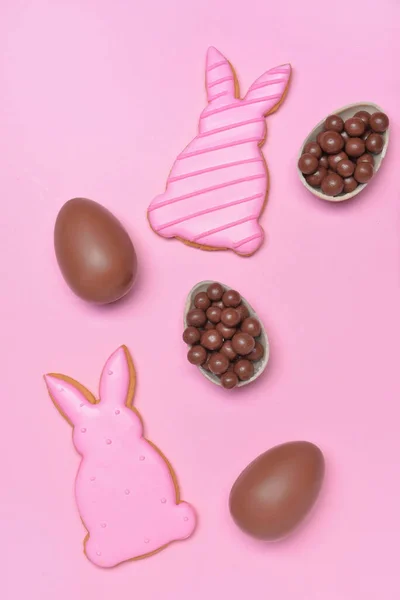 Lekkere Chocolade Paaseieren Koekjes Kleur Achtergrond — Stockfoto