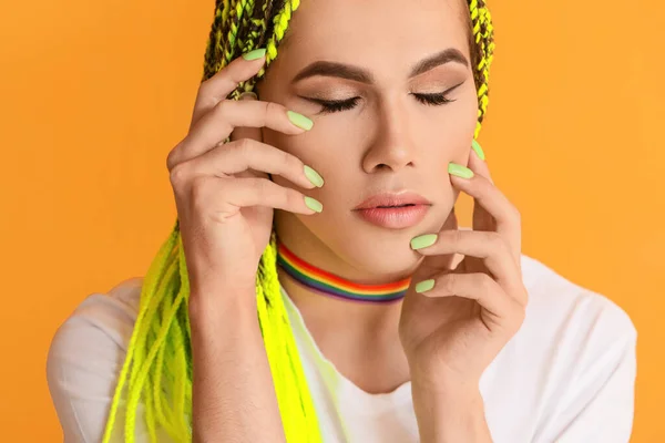 Retrato Mujer Joven Transgénero Sobre Fondo Color — Foto de Stock