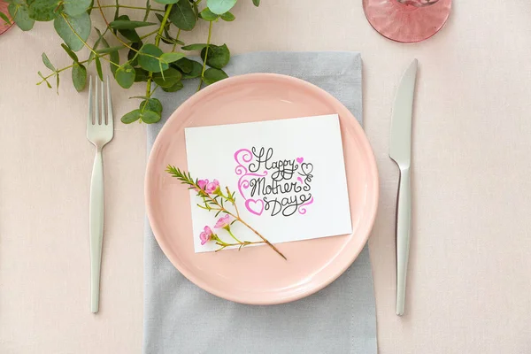 Configuração Mesa Com Cartão Para Jantar Dia Mãe — Fotografia de Stock