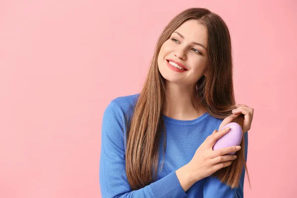 Beautiful Young Woman Brushing Hair Color Background — Stock Photo, Image