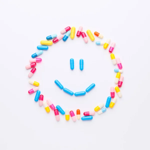 Счастливое Лицо Таблеток Белом Фоне — стоковое фото