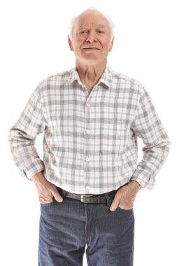 Beyaz arka planda yaşlı bir adamın portresi