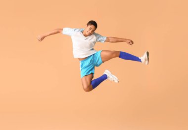 Renkli genç Afro-Amerikan futbolcu