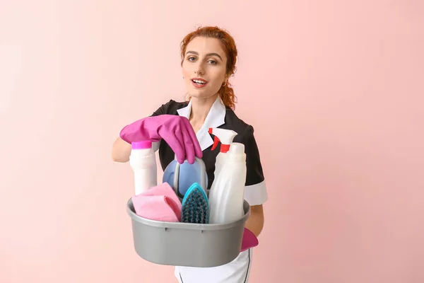 Beautiful Young Chambermaid Cleaning Supplies Color Background — Stock Photo, Image