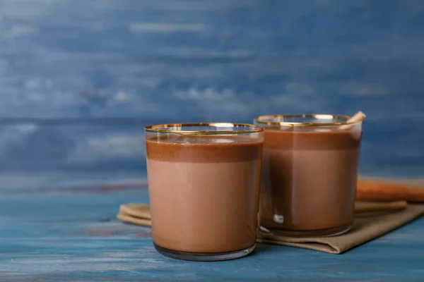 Vasos Chocolate Caliente Sobre Fondo Madera —  Fotos de Stock