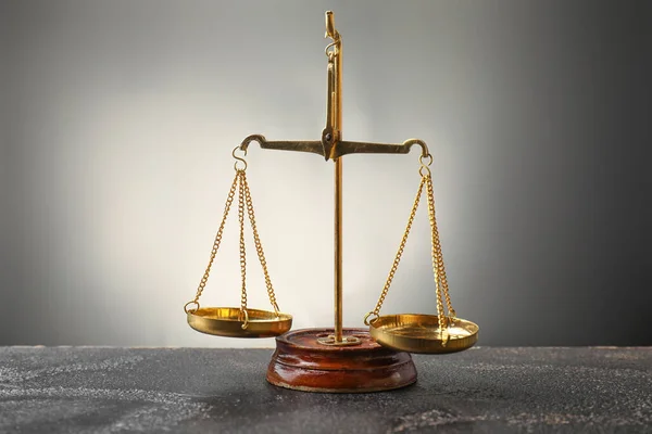 Scales Justice Table Grey Background — Stock Photo, Image