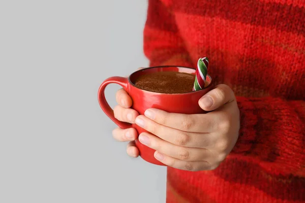 Frau Mit Tasse Heißer Schokolade Nahaufnahme — Stockfoto