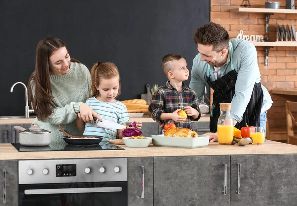 Young Family Cooking Together Kitchen — Stock Photo, Image