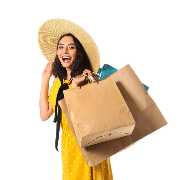Beyaz Arka Planda Alışveriş Torbaları Olan Güzel Genç Bir Kadın — Stok fotoğraf