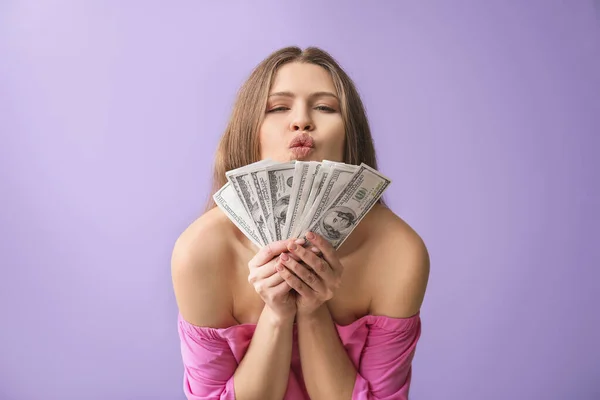 Mulher Bonita Com Dinheiro Fundo Cor — Fotografia de Stock