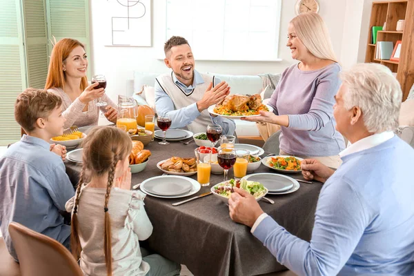 Famille Célébrant Jour Thanksgiving Maison — Photo