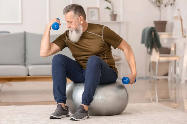 Sporty Elderly Man Training Home — Stock Photo, Image