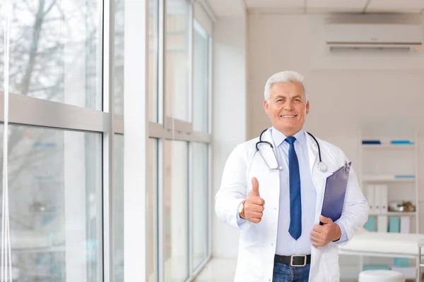 Portrait Male Doctor Clinic — Stock Photo, Image