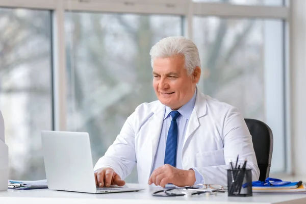 Male Doctor Sitting Table Clinic — Stock Photo, Image